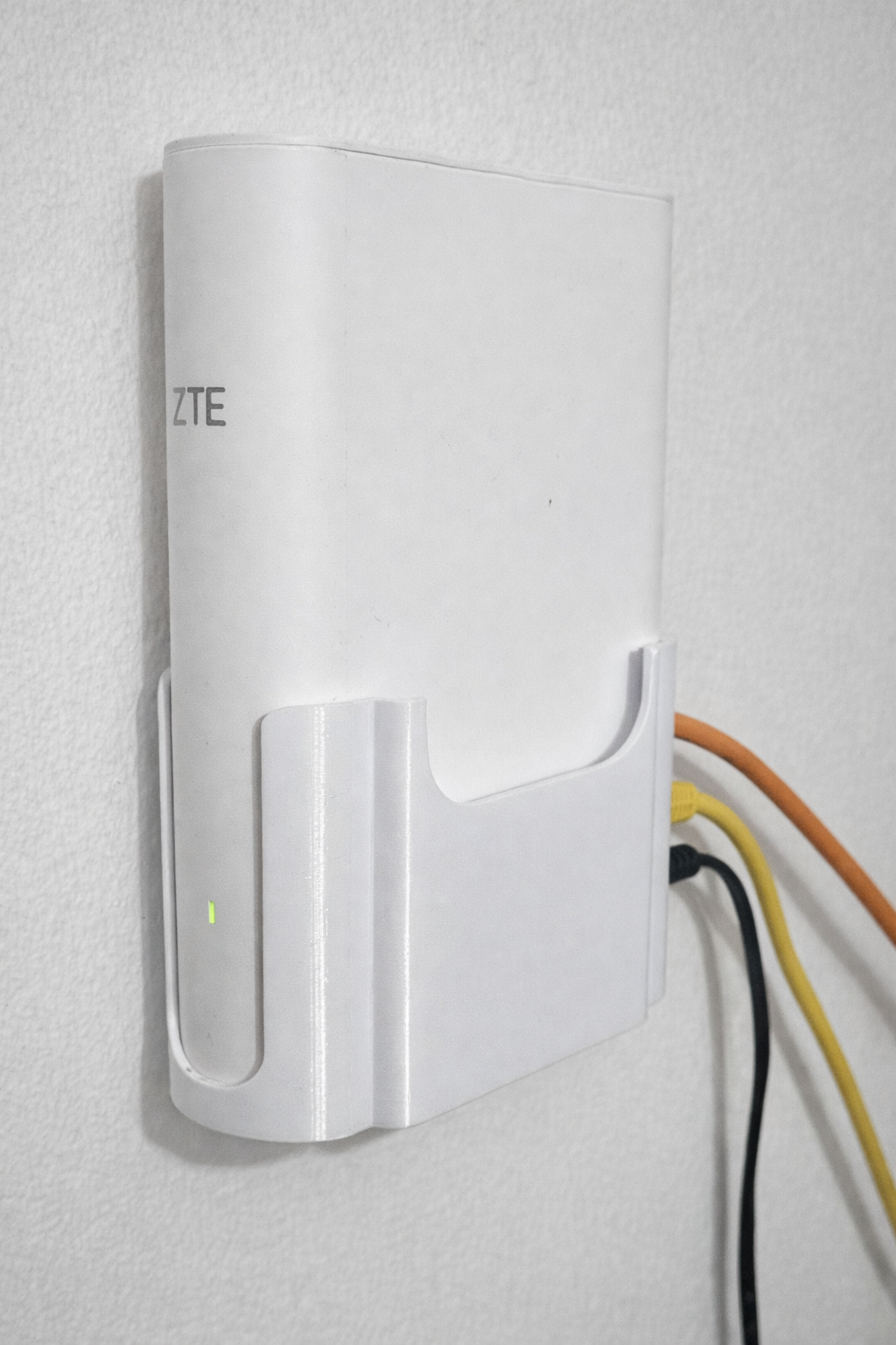 Suport perete router ZTE ZXHN H3601P – printat 3D, montaj vertical